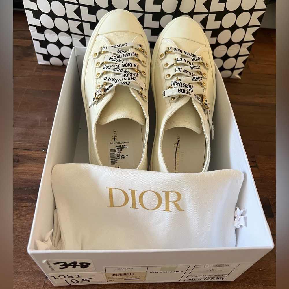 Christian Dior- WALK'N DIOR SNEAKER
White Cotton Canvas size 40.5